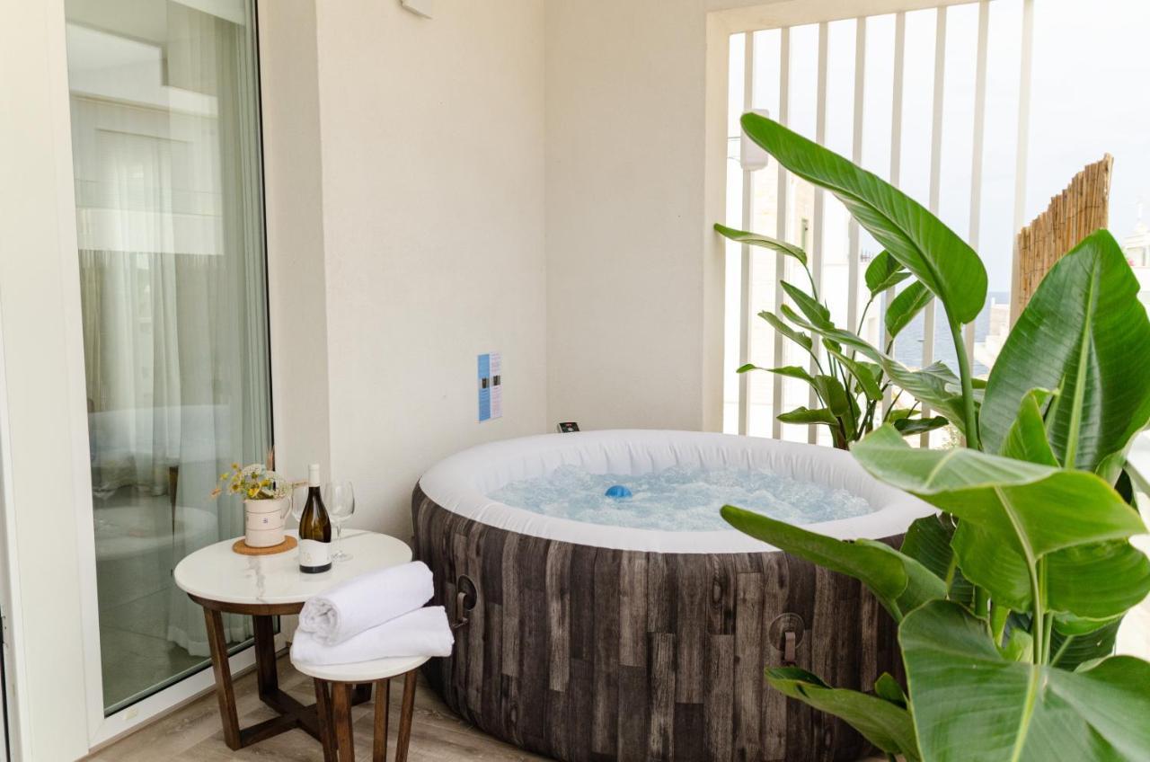 Apulialux Seaview Prestige Apt / Jacuzzi + Parking Apartamento Polignano a Mare Exterior foto